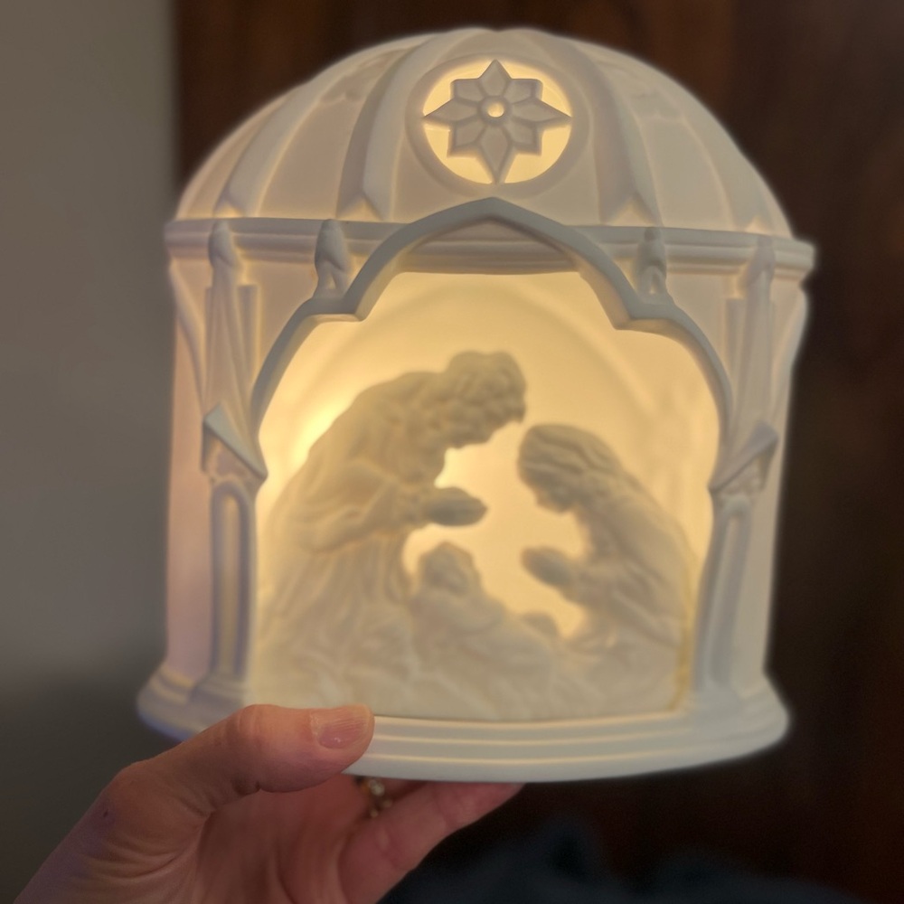Department 56 Winter Silhouette Porcelain Lighted Nativity, excellent condition - Picture 3 of 11